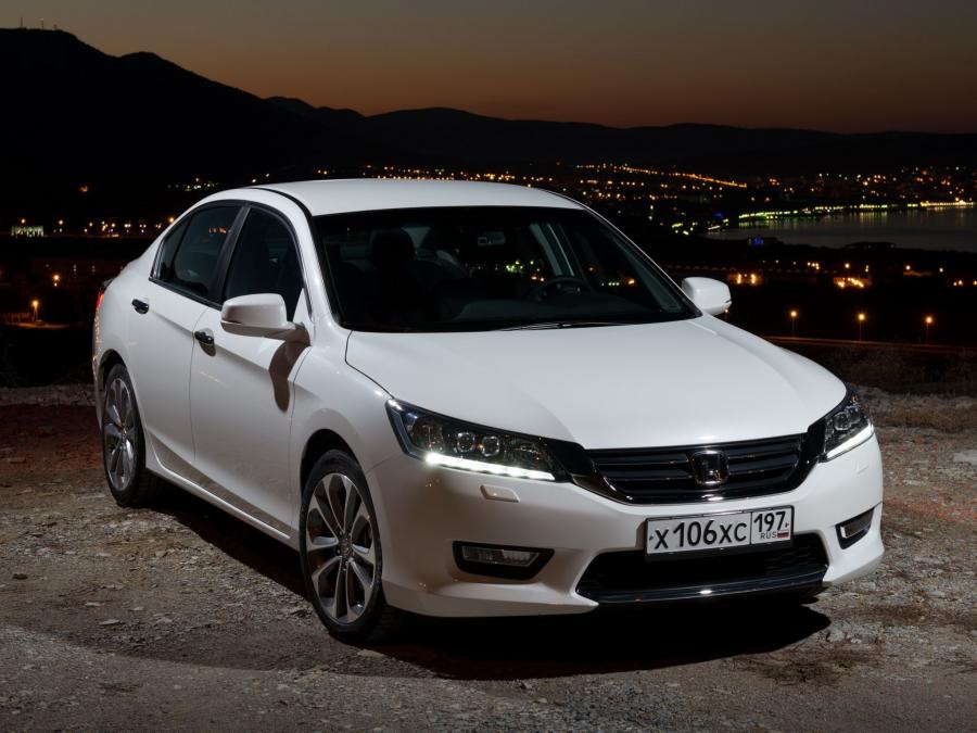  Honda Accord Sedan 2013 года  (CIS) (фото 15 из 30)